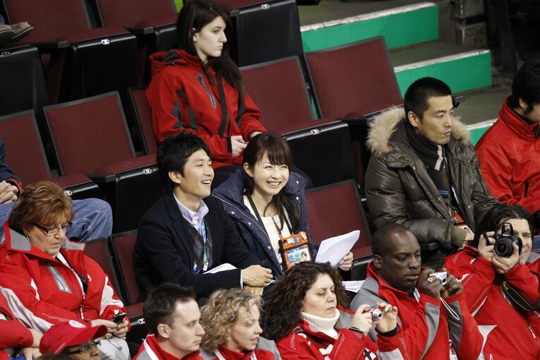 当時のメインキャスター国分太一とともにバンクーバー五輪を現地取材する平井さん　©BUNGEISHUNJU