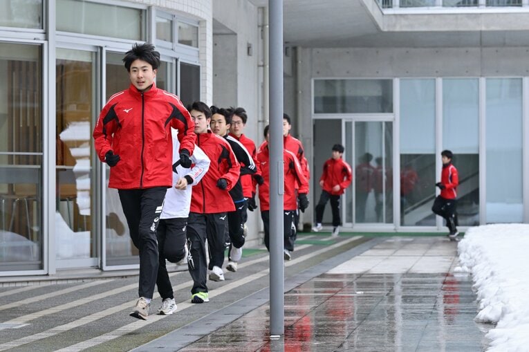 雪の影響もあり、冬場は屋根のある敷地内を走ることも　©Hideki Sugiyama