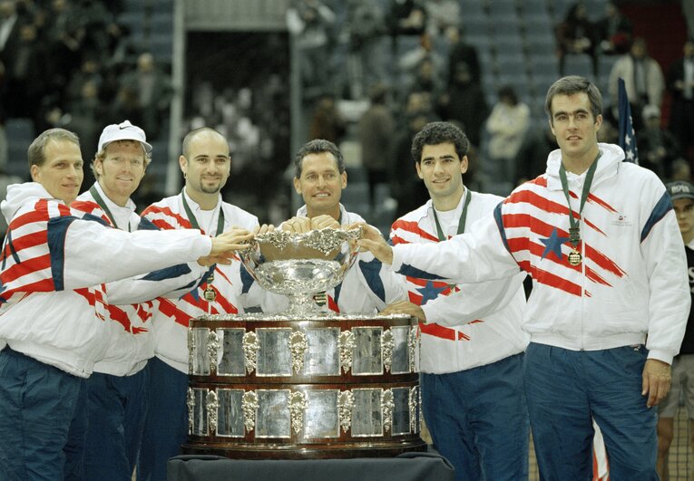 95年のデビスカップ決勝にて。クーリエ、アガシ、サンプラスを擁するアメリカがロシアを倒して優勝した　©Getty Images