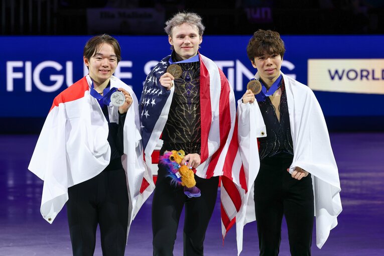 左から2位鍵山優真、1位マリニン、3位佐藤駿　©Getty Images