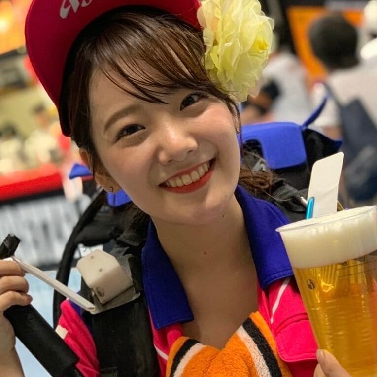 巨人の公式マスコットガール「VENUS」大倉かりんさんが東京ドームのビール売り子だった頃の写真　©本人提供【スワイプするとその他の写真もご覧になれます／全100枚超】