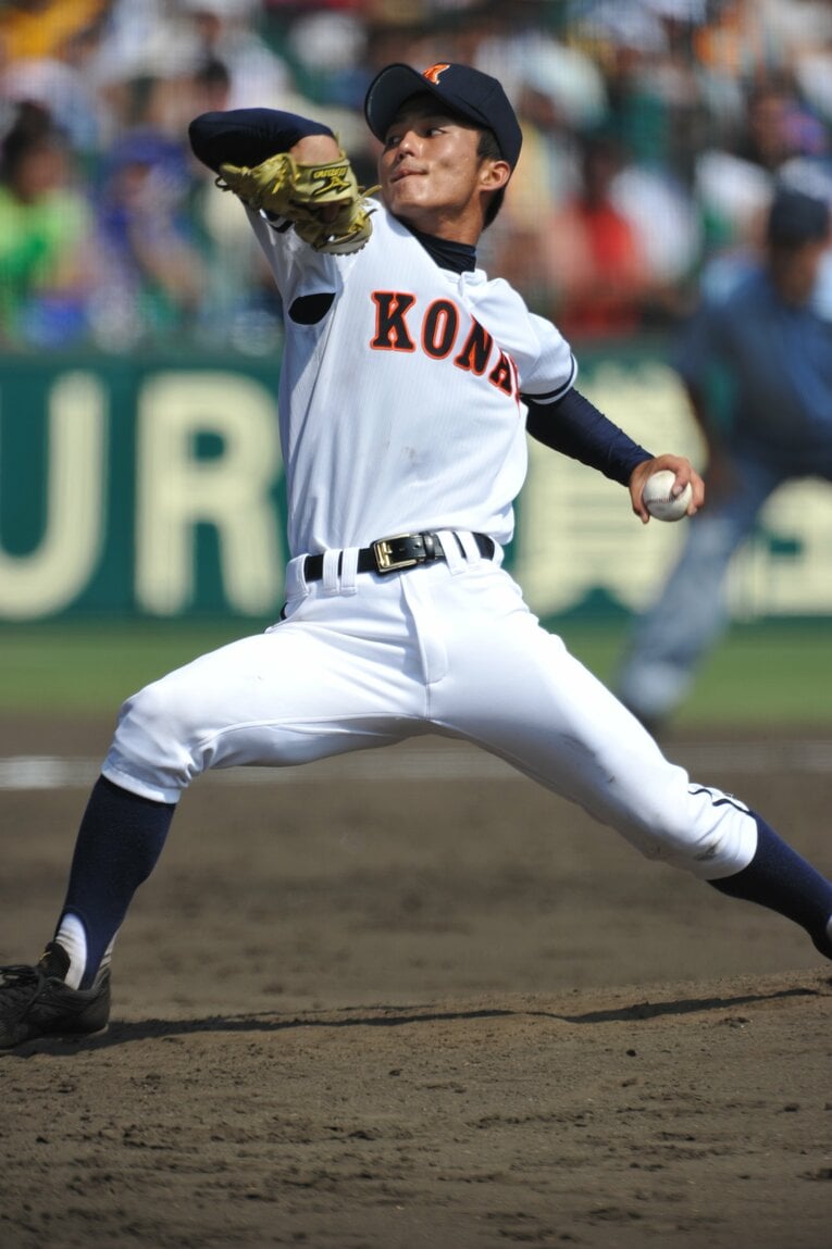 高校時代の島袋洋奨（2010年夏の甲子園決勝／東海大相模戦）©Hideki Sugiyama
