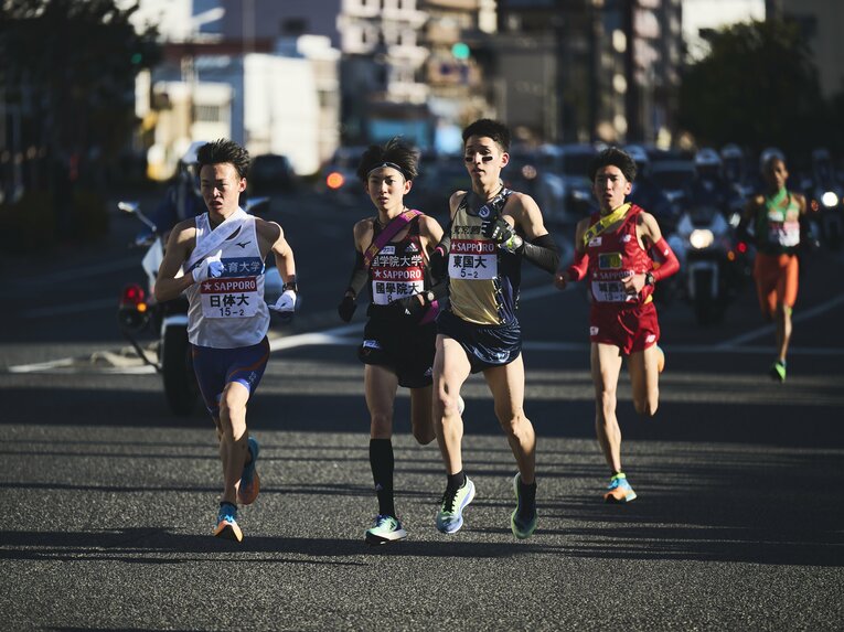 昨年の箱根では2年生ながら各校エースと渡り合い、“花の2区”を激走　 ©Yuki Suenaga