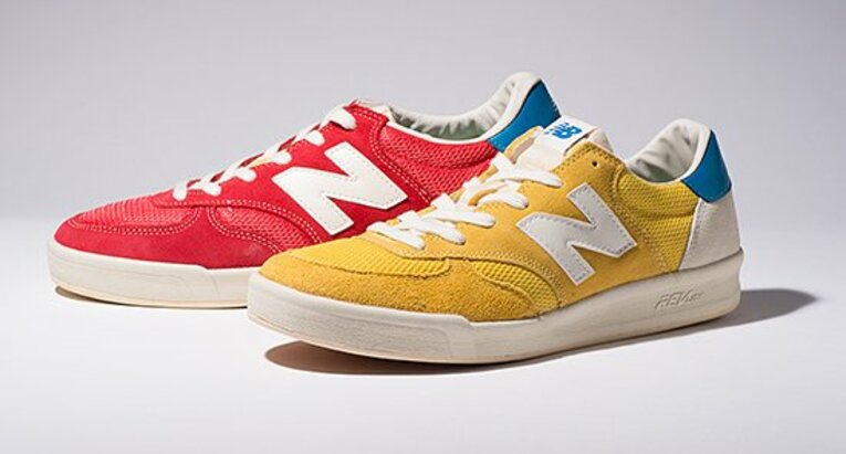 CRT300の〈スエード×メッシュ〉タイプ。白の他、写真の赤と黄色や、青、グレーもある。1979年の雰囲気はそのままに、超軽量レブライトソール採用で快適な履き心地を実現している。9300円（税抜）。