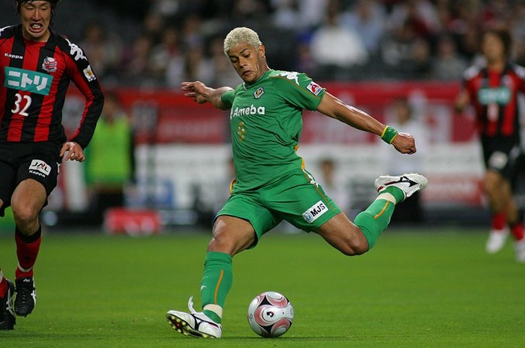 札幌や東京VなどJリーグでも大暴れしたフッキ ／ photograph by J.LEAGUE