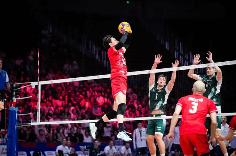 会場を沸かせた美しいフェイクセット　©︎Volleyball World