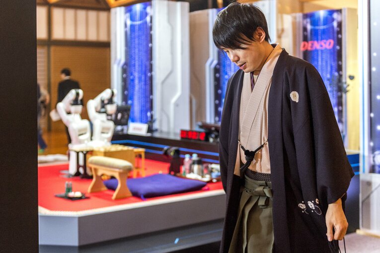 2017年の電王戦での佐藤天彦名人　©BUNGEISHUNJU