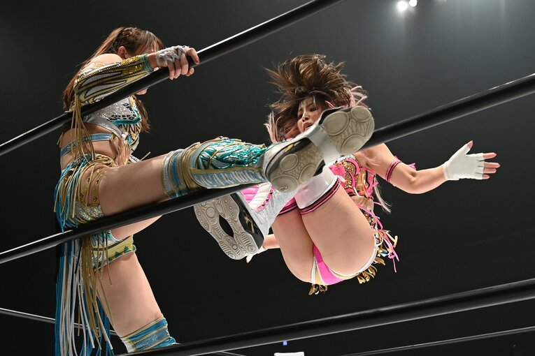 白川未奈のドロップキック