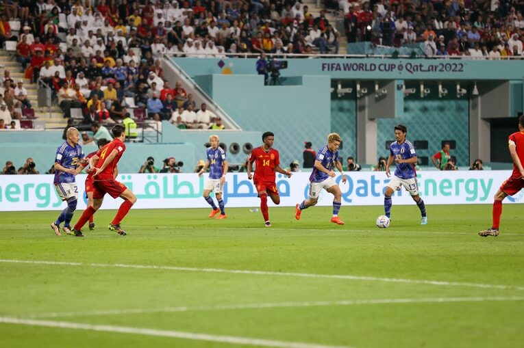 堂安律の同点ゴール連続写真（1枚目／全12枚）©Kaoru Watanabe/JMPA