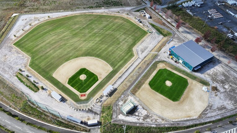 筒香が私費2億円を投じて建設した新球場の全景　©︎筒香青少年育成スポーツ財団