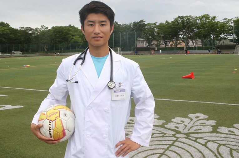 筑波大MF川勝翔太（3年）。医学群に在籍する選手としてサッカー部史上初となるトップチームの公式戦出場を果たした ／ photograph by Takahito Ando