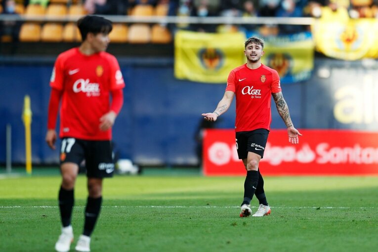 久保建英がエメリ戦術にハメられた？ “代表前の古巣ビジャレアル戦”撮影カメラマンが見た苦闘の要因〈少年ファンはユニをおねだり〉(29)