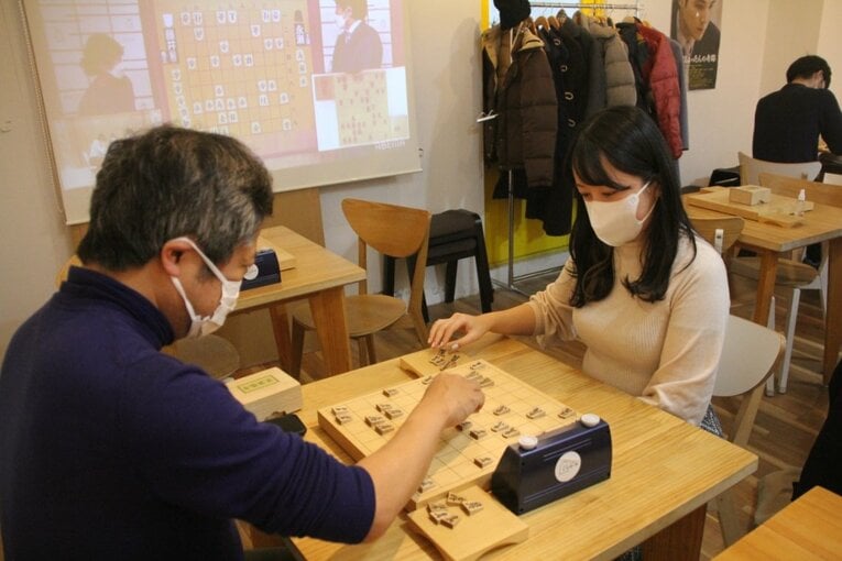 “藤井聡太五冠ブーム”の一方で…「リアルでもカジュアルに気軽に指せる場所があればいいな」将棋カフェの願いとは(11)