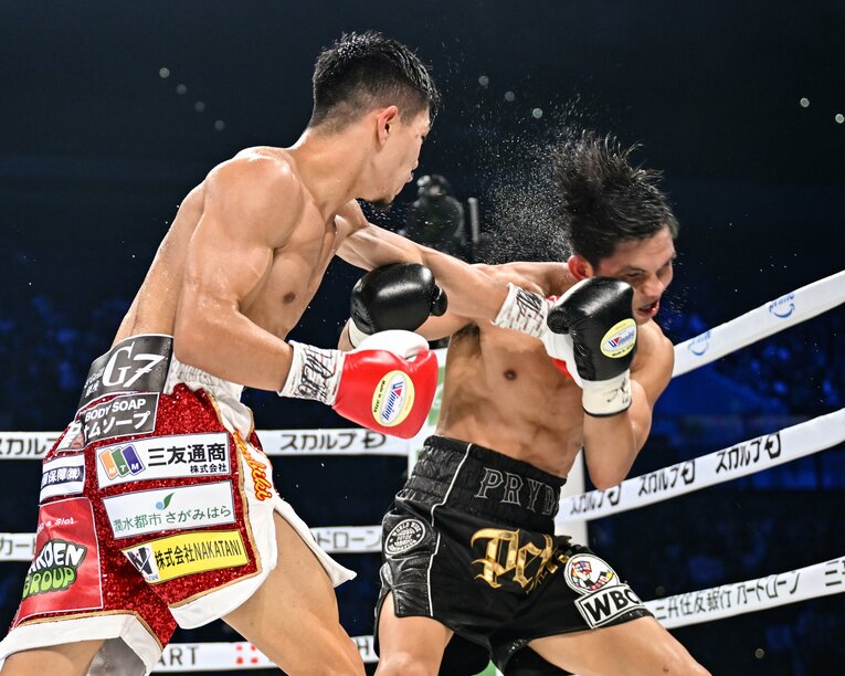 6ラウンド2度目のダウンを奪った決定的瞬間（全3枚の1枚目）©︎Hiroaki Yamaguchi