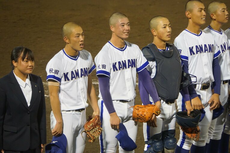 金足農ナイン。「五厘刈りは選手で決めた」　©Kei Nakamura