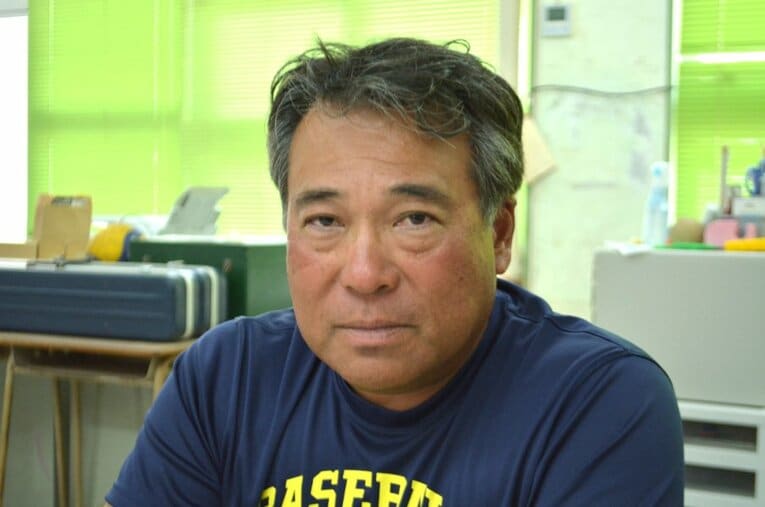 沖縄水産野球部元監督の新垣隆夫。荒廃していた同校の立て直しに尽力した　©Takarin Matsunaga