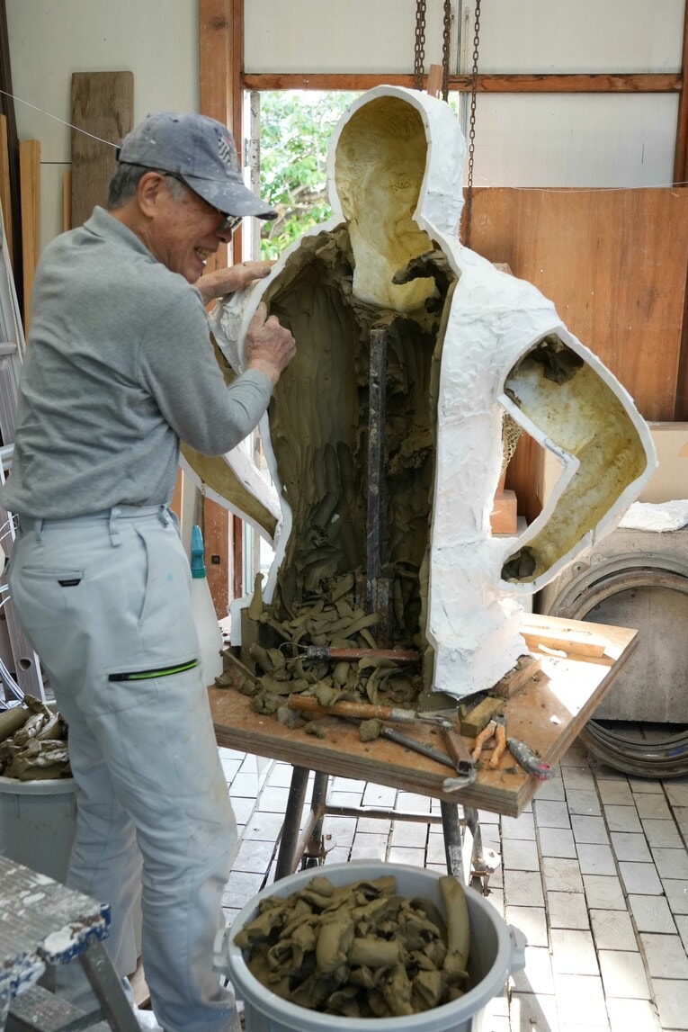 表情を変える猪木に思わず笑顔を見せる井野雅文さん