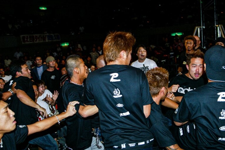 KIDの“暴走”を契機に、リング外でも乱闘が勃発した　©Susumu Nagao