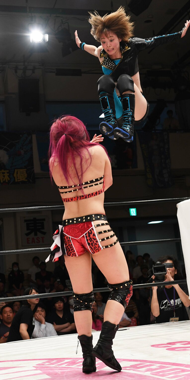 紫雷イオvs.岩谷麻優。2017年6月21日、後楽園ホール　©Essei Hara