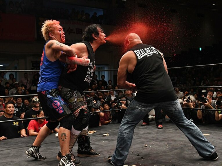 大仁田厚、43年間のプロレスラー終焉。引退後もリングでレフェリー・デビュー。(2)