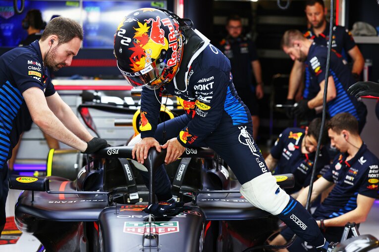 昨年12月にレッドブルの24年型マシンRB20をテストした角田　©Getty Images / Red Bull Content Pool