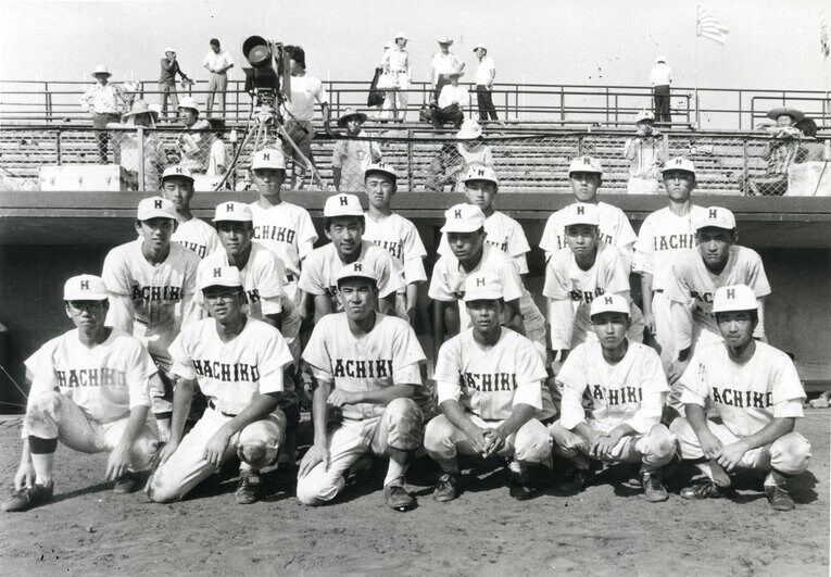 1985年の夏の甲子園に出場した八戸高校ナイン。約40年前でも現在とカルチャーは変わらないという　©Asahi Shimbun