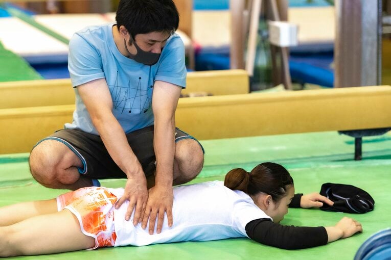 宮川紗江と速見佑斗コーチ　©︎Takuya Sugiyama