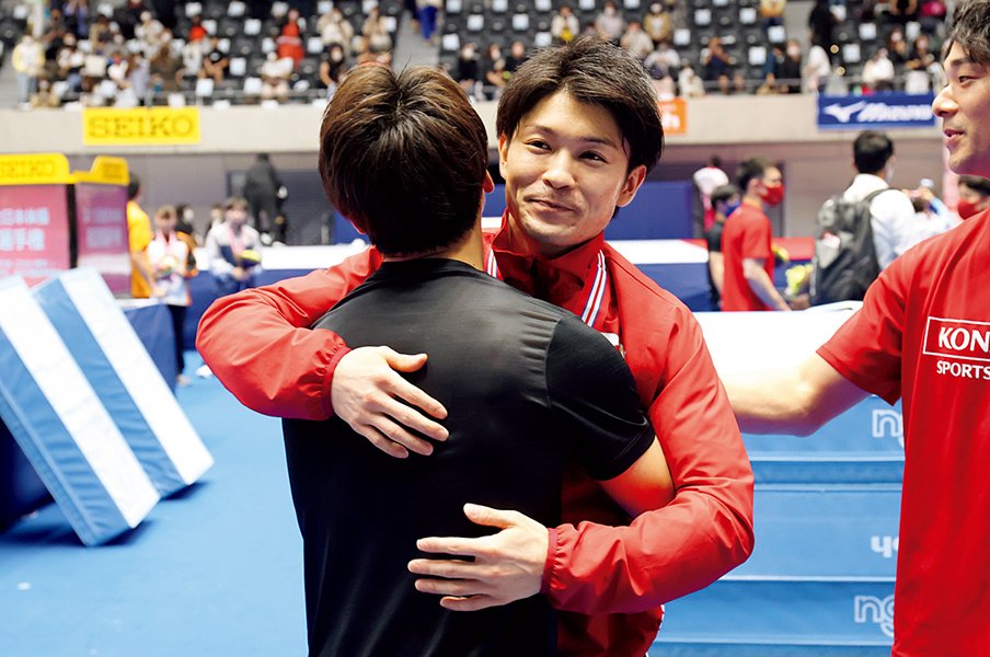 内村航平が4大会連続五輪を決めた「0.001点」の分かれ目 種目別初の金メダルに“離れ技の加点”が効く?<Number Web> photograph by AFLO SPORT