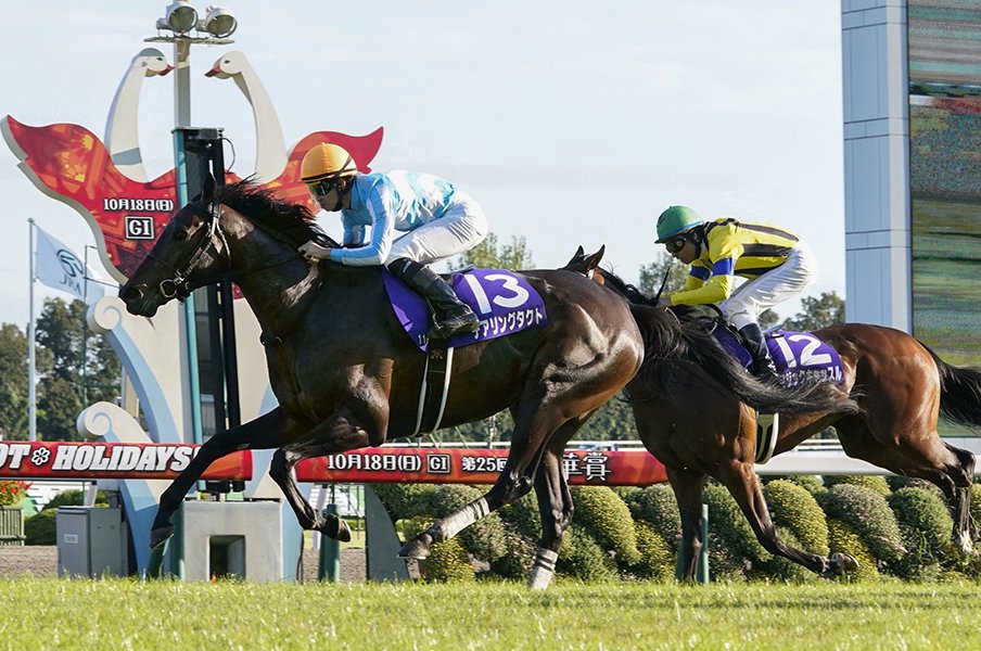 デアリングタクト史上初の無敗三冠牝馬に! 圧巻の秋華賞で見せた今までにない強さとは<Number Web> photograph by Kyodo News