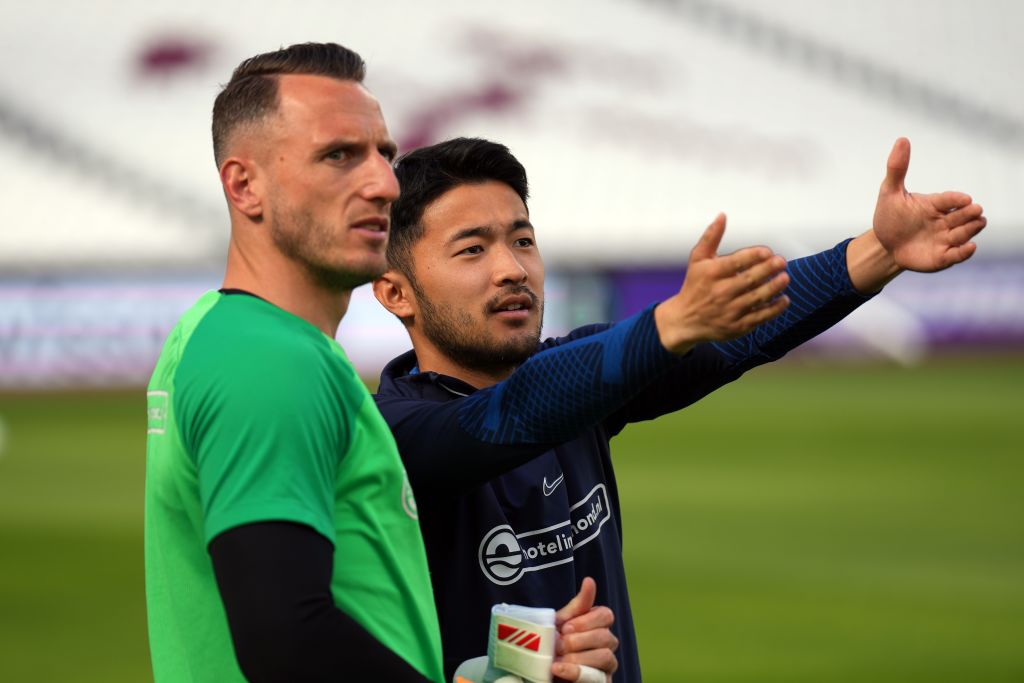 この試合に向けて、チームメートと円滑にコミュニケーションを取る姿も　©Getty Images