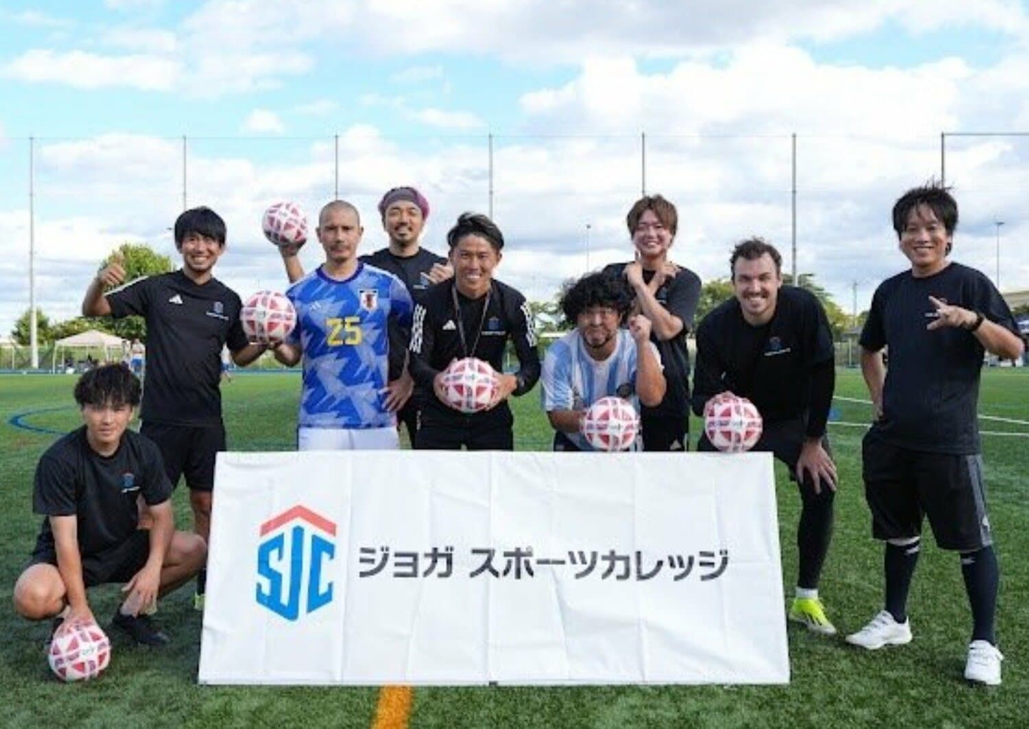 芸人や元選手たちの協力も得て、無料イベントを開催（本人提供）