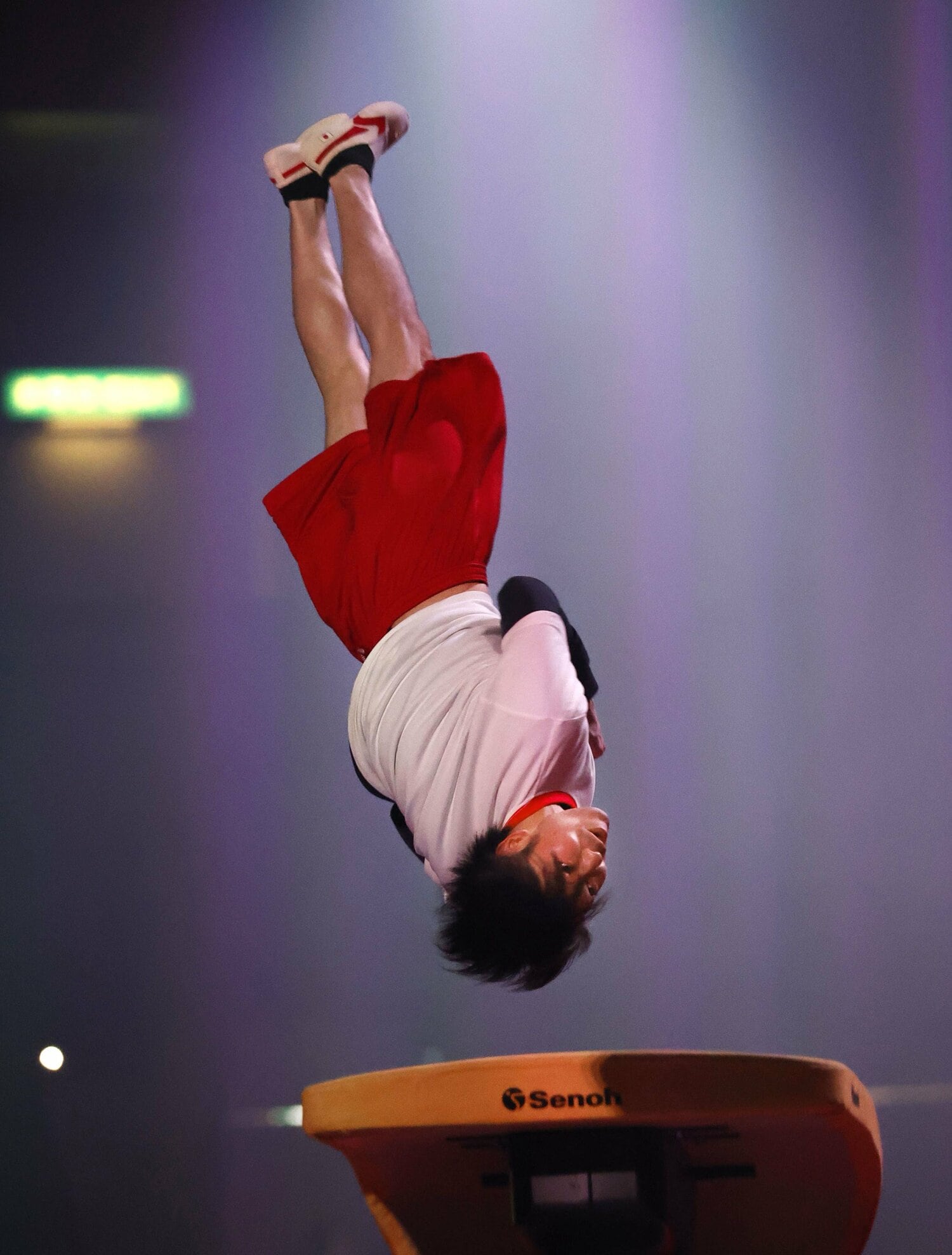 内村の跳馬　©Kyodo News