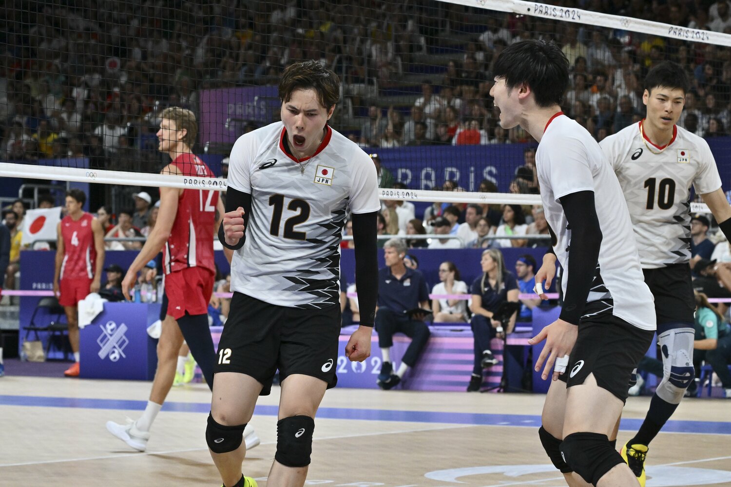 徐々に調子が上向いてきた高橋藍。流れを変えた大塚達宣の存在も刺激になったか　©︎Enrico Calderoni/AFLO SPORT