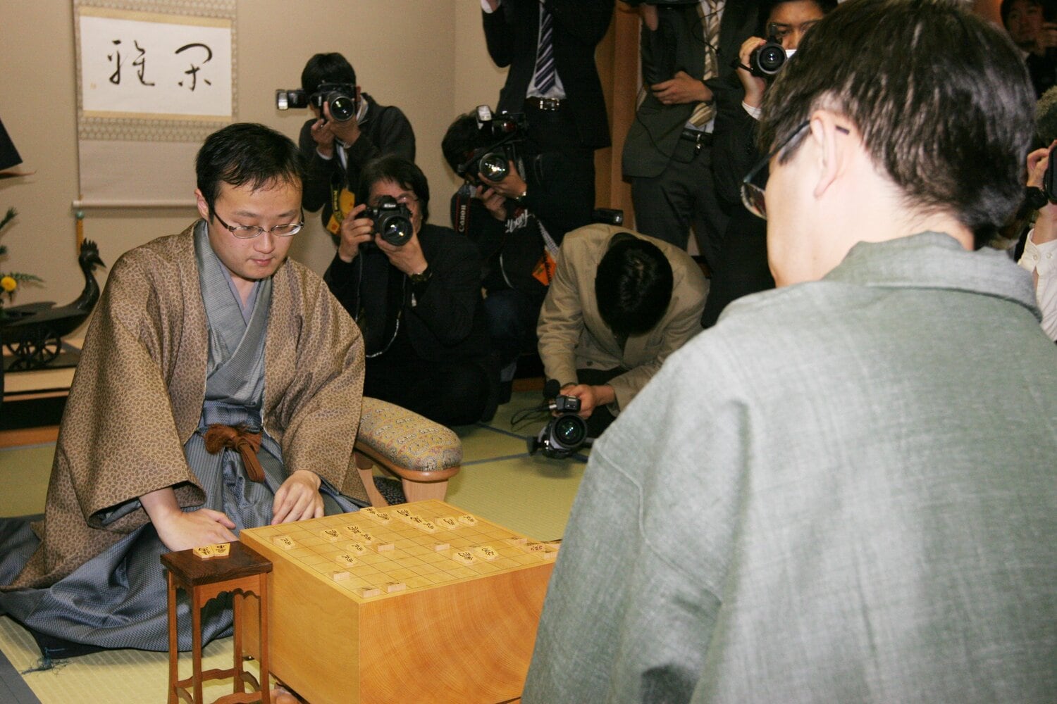 2008年度の竜王戦、渡辺は羽生相手に「3連敗からの4連勝」で初代永世竜王の資格を手に入れた　©JIJI PRESS