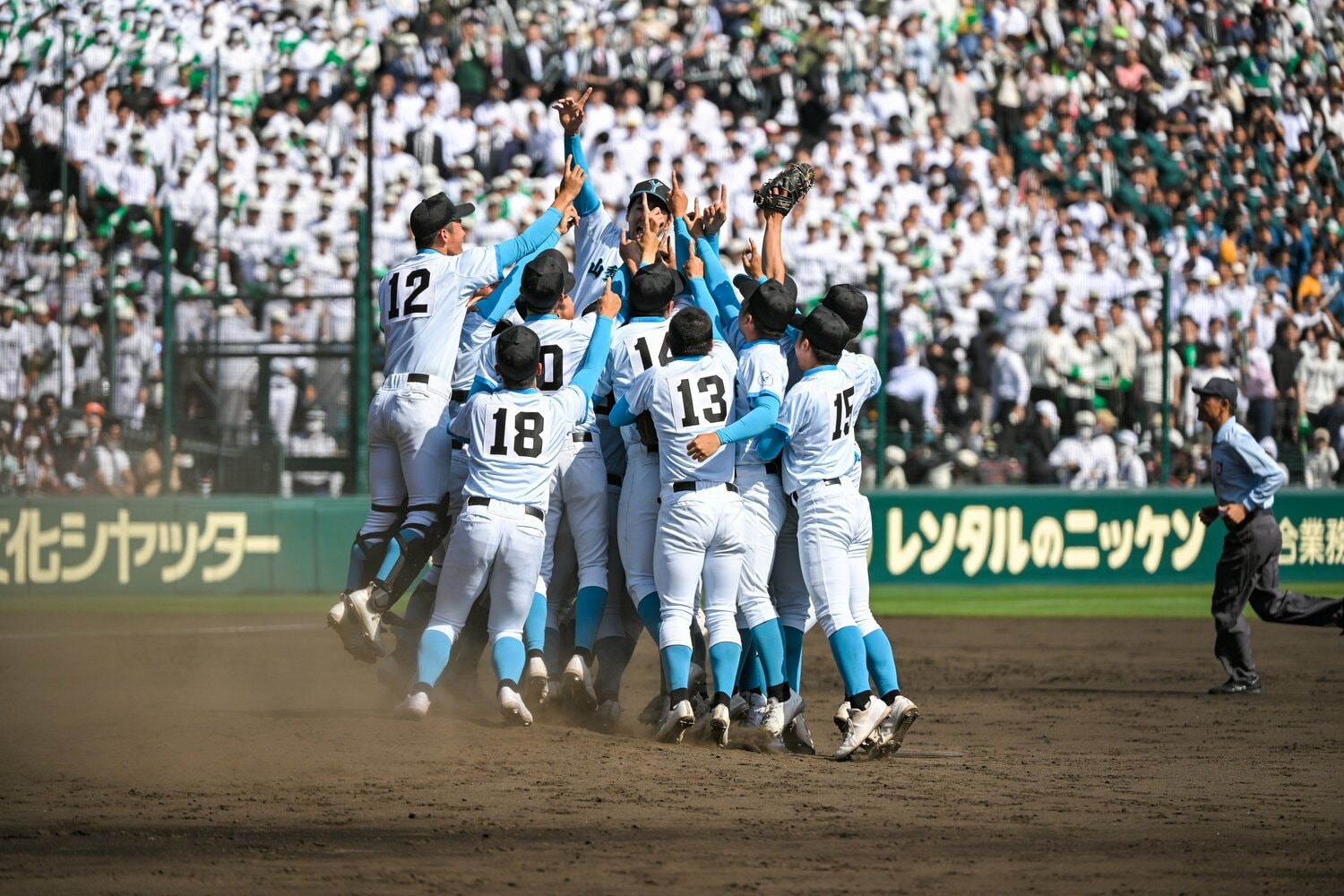 県勢初の甲子園Vを果たした山梨学院　©Nanae Suzuki