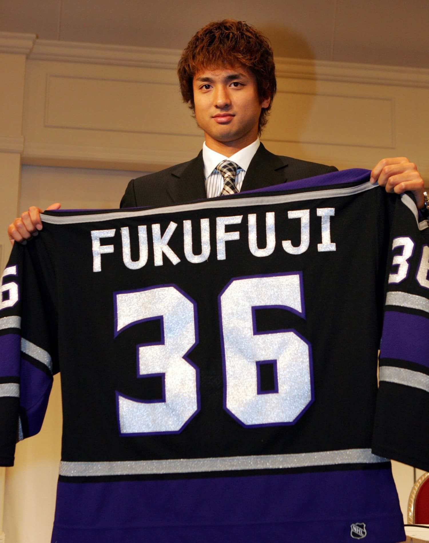 2005年、LAキングスと2年契約を発表して日本人初のNHLプレイヤーとなった福藤豊　©︎AP/AFLO