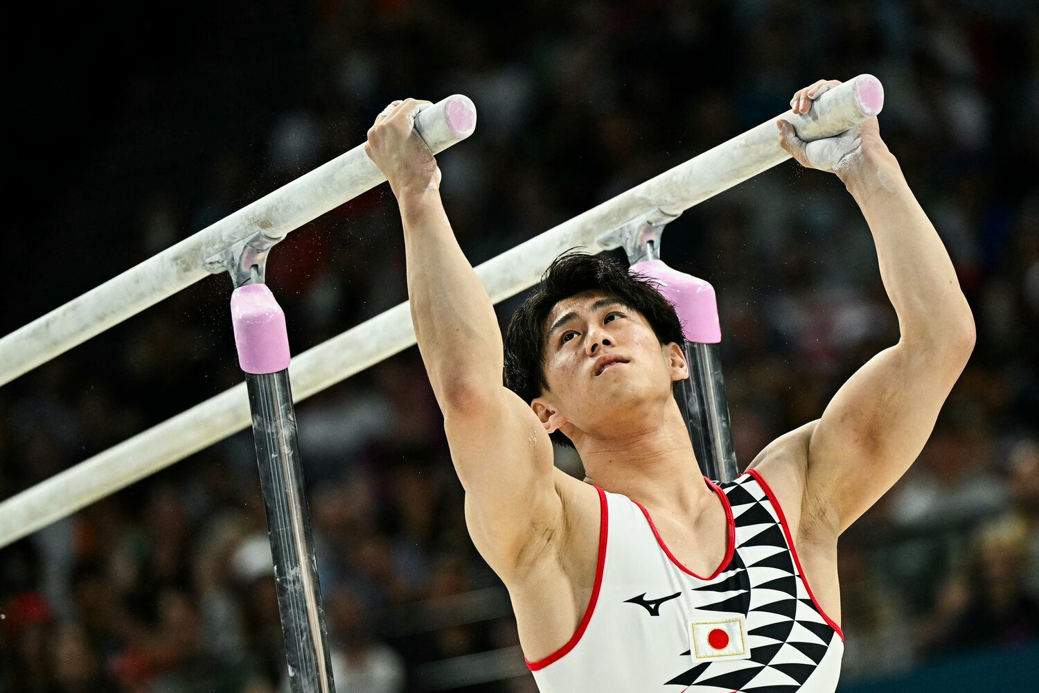 跳馬、平行棒ではまずまずの演技を見せていた ©JIJI PRESS