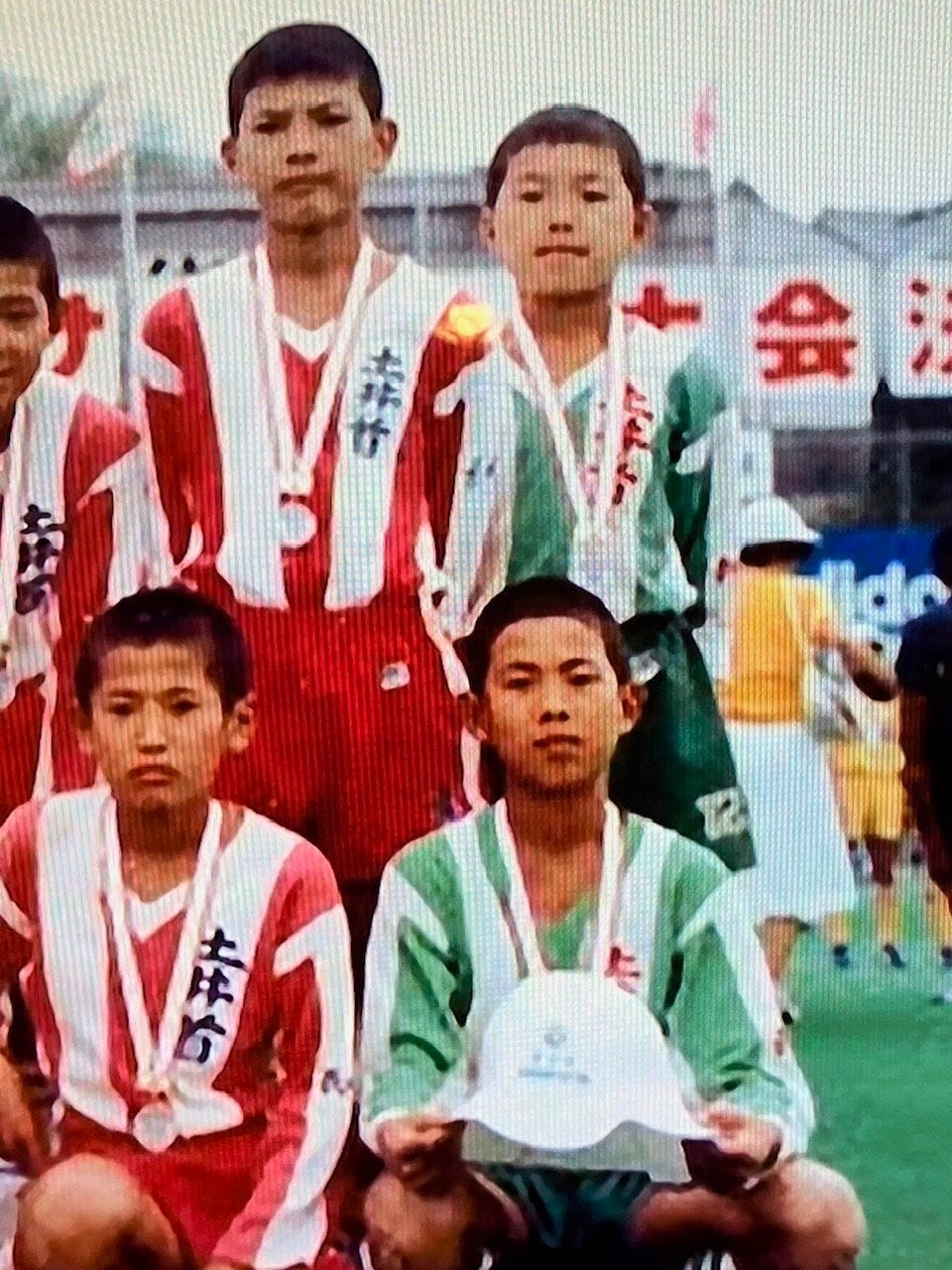 小学校時代。森保は前列右。地元のサッカー少年団（土井首）で全国大会にも出場。当時はGKだった