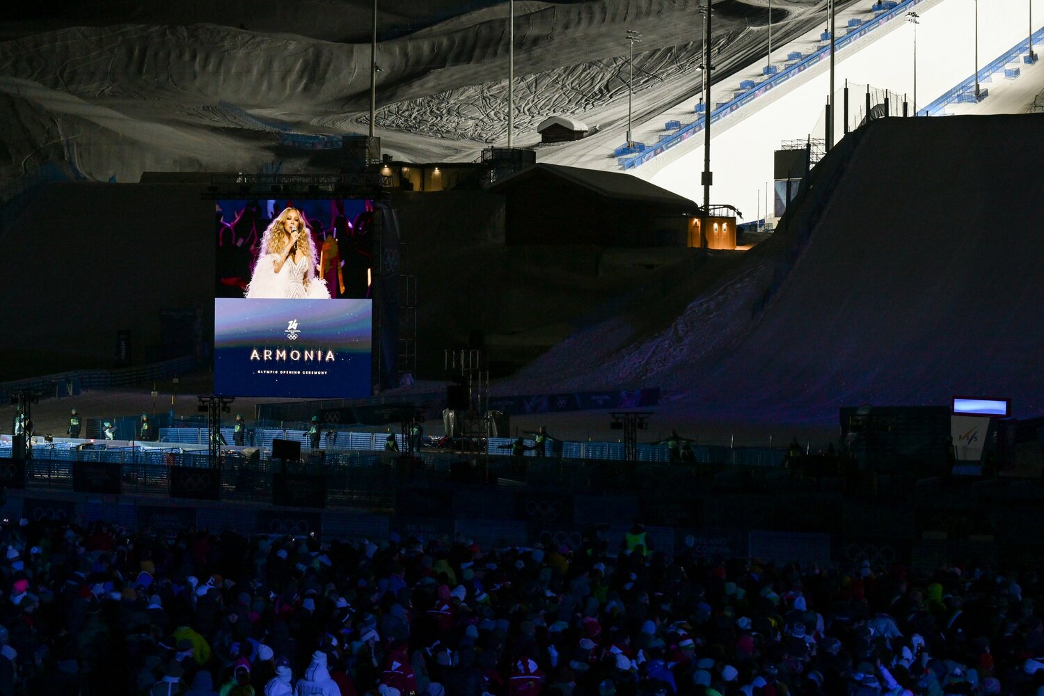 リビーニョのスクリーンにマライア・キャリーが映し出された　©JMPA