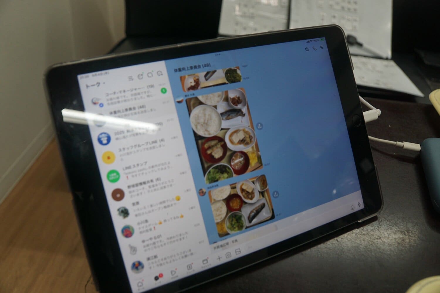 「体重向上委員会」と名付けられたプロジェクト。香田のタブレットには、選手のその日のメニューを写した写真が次々と送られてくる ©Kei Nakamura