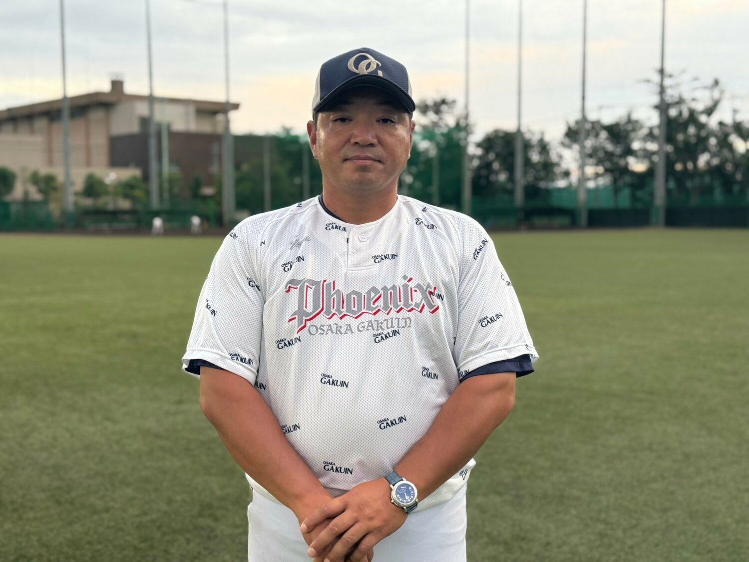 大阪学院大高を率いる辻盛英一監督。元銀行マンにして保険代理店「ライフメトリクス」の社長を務める ©Yuji Yanagawa