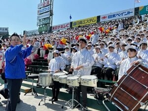 甲子園アルプス応援に異変「ついに時代が変わった…」激増した“アイドルの曲”「大阪桐蔭・中村剛也の息子は西武の応援歌…嵐のメドレーも」高校野球応援の今