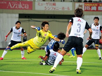 惚れ惚れするGKのプレーが暗に示唆する「世界との差」。~Jに西川を脅かす存在はいるか~<Number Web> photograph by J.LEAGUE PHOTOS