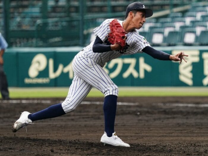 《甲子園の新トレンド》“独特すぎるフォーム”の「変則左腕」が増えた理由とは…明徳・吉村は「1週間かからず」サイドスローに＜Number Web＞ photograph by Hideki Sugiyama