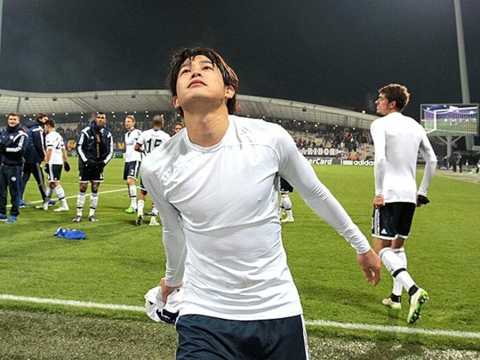 「一生懸命やるだけの時期は過ぎた」内田篤人の試合中の“思考”を辿る。<Number Web> photograph by AFLO