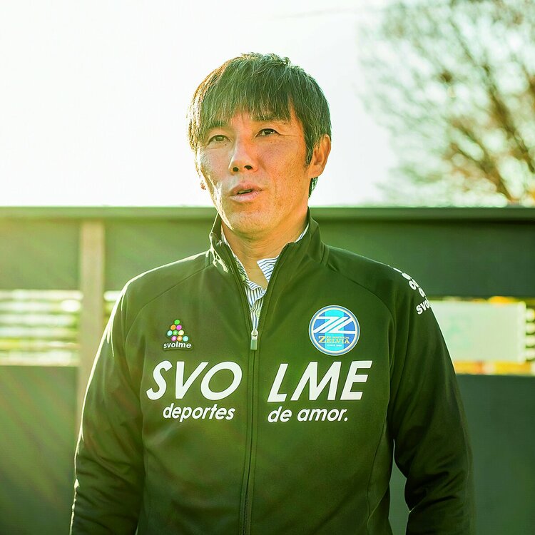 岡田武史監督サイン入りフットサルボール え、まさかここでカズさんを…」“敗退したら日本で暮らせない”状況で