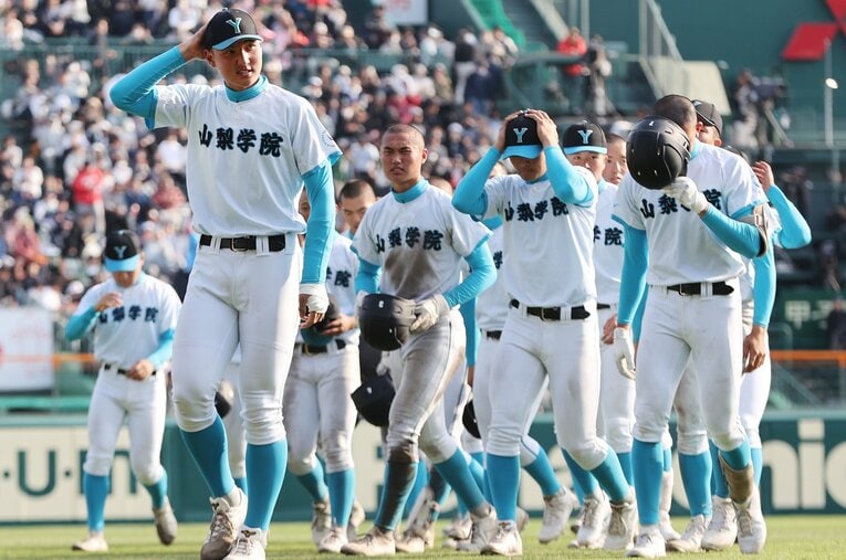 投打の中心である菰田陽生がセンバツ中に負傷した山梨学院。どのような戦いを見せていたか ／ photograph by JIJI PRESS