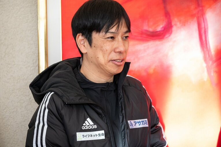 3強の一角と目されながらトップと5分25秒差の6位に終わった国学院大の前田康弘監督。大誤算のウラには予期せぬトラブルが…？　©Nanae Suzuki