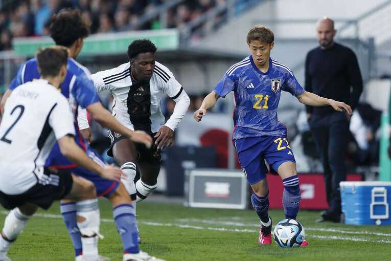 「CLやELに出ているドイツ有望株のフィジカルに負けず…」パリ世代日本代表を撮って感じた“肉体とハートの充実ぶり”(15)