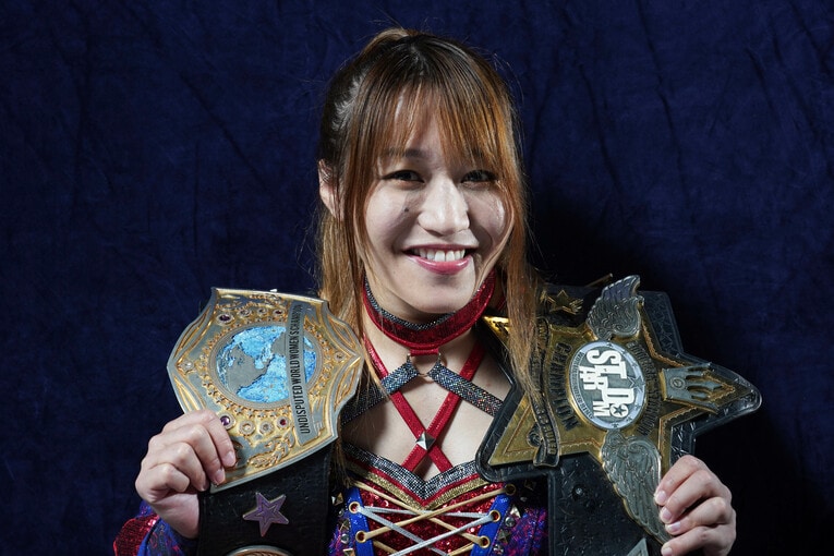 「家出して3カ月の漫喫暮らし」「枕をしたら仕事をやるよ」壮絶な過去を超えてスターダムの朱里が亡き母に誓う“赤いベルト”の夢(12)